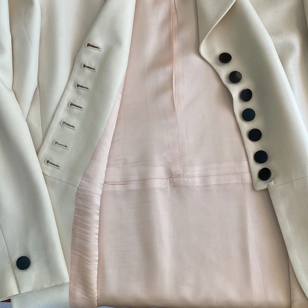 Vintage Christian Dior silk 7 button blazer in cream excellent condition sz 8